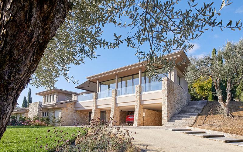 La casa sulla collina, un balcone sulla Provincia